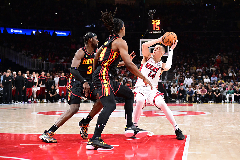 猛龙客场击败老鹰,继续领跑东部 猛龙客场击败老鹰,继续领跑东部