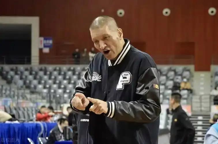 关于男篮名将集体离开国外集训,为冠军比赛做准备的信息 关于男篮名将集体离开国外集训,为冠军比赛做准备的信息