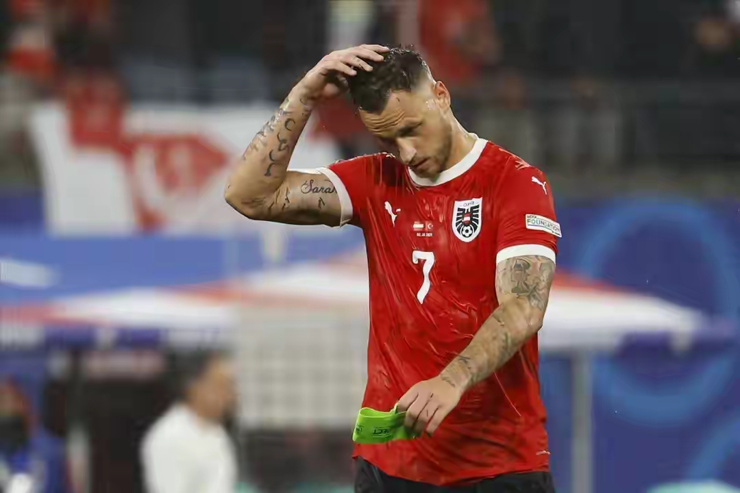 汉诺威前锋连场破门，助球队取得胜利的简单介绍