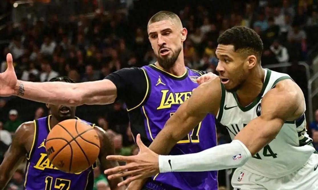 湖人队战罢落败,前锋组合难以挽回颓势的简单介绍 湖人队战罢落败,前锋组合难以挽回颓势的简单介绍