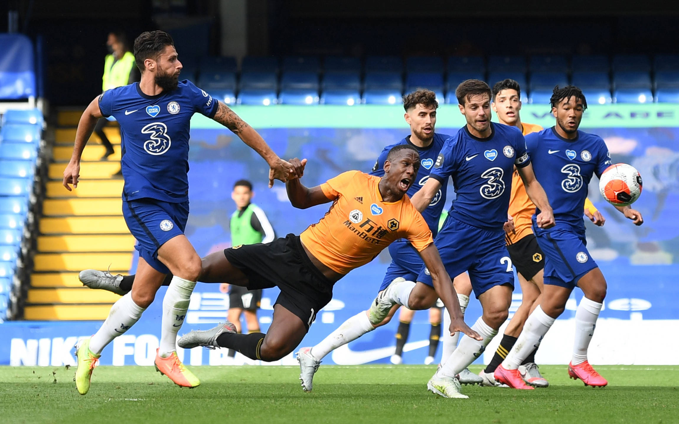 布里斯托尔城不敌狼队,客场遭遇困难的简单介绍 布里斯托尔城不敌狼队,客场遭遇困难的简单介绍