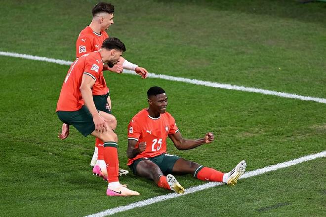 包含欧国联比赛胜负难分，球员状态火辣的词条