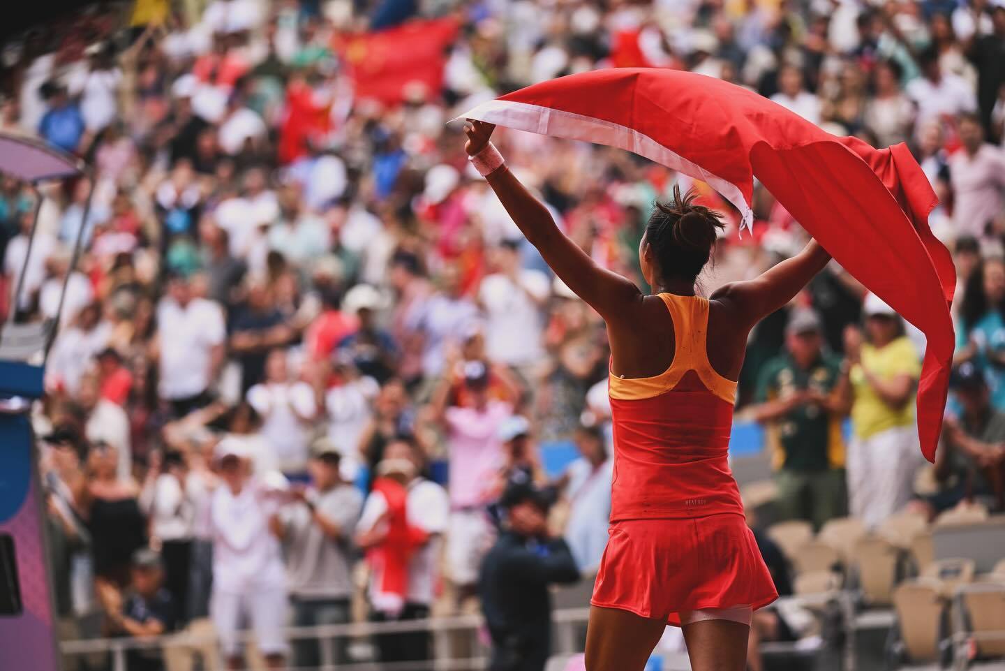 选手们展现出色的体育精神,赛场瞬间激动人心的简单介绍 选手们展现出色的体育精神,赛场瞬间激动人心的简单介绍