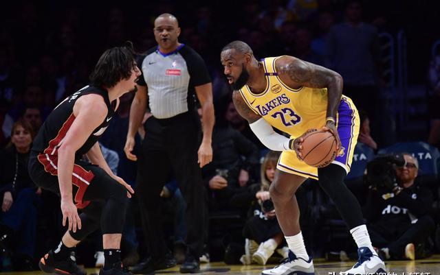 雄鹿主场轻松击败骑士，猛龙大胜